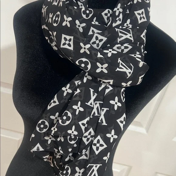(( not authentic))NEW❤️LV Chiffon Shawl - Picture 16 of 17